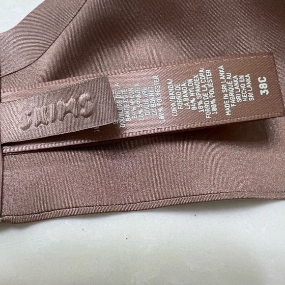 SKIMS NWT Tan Nipple Bra - Picture 4 of 7
